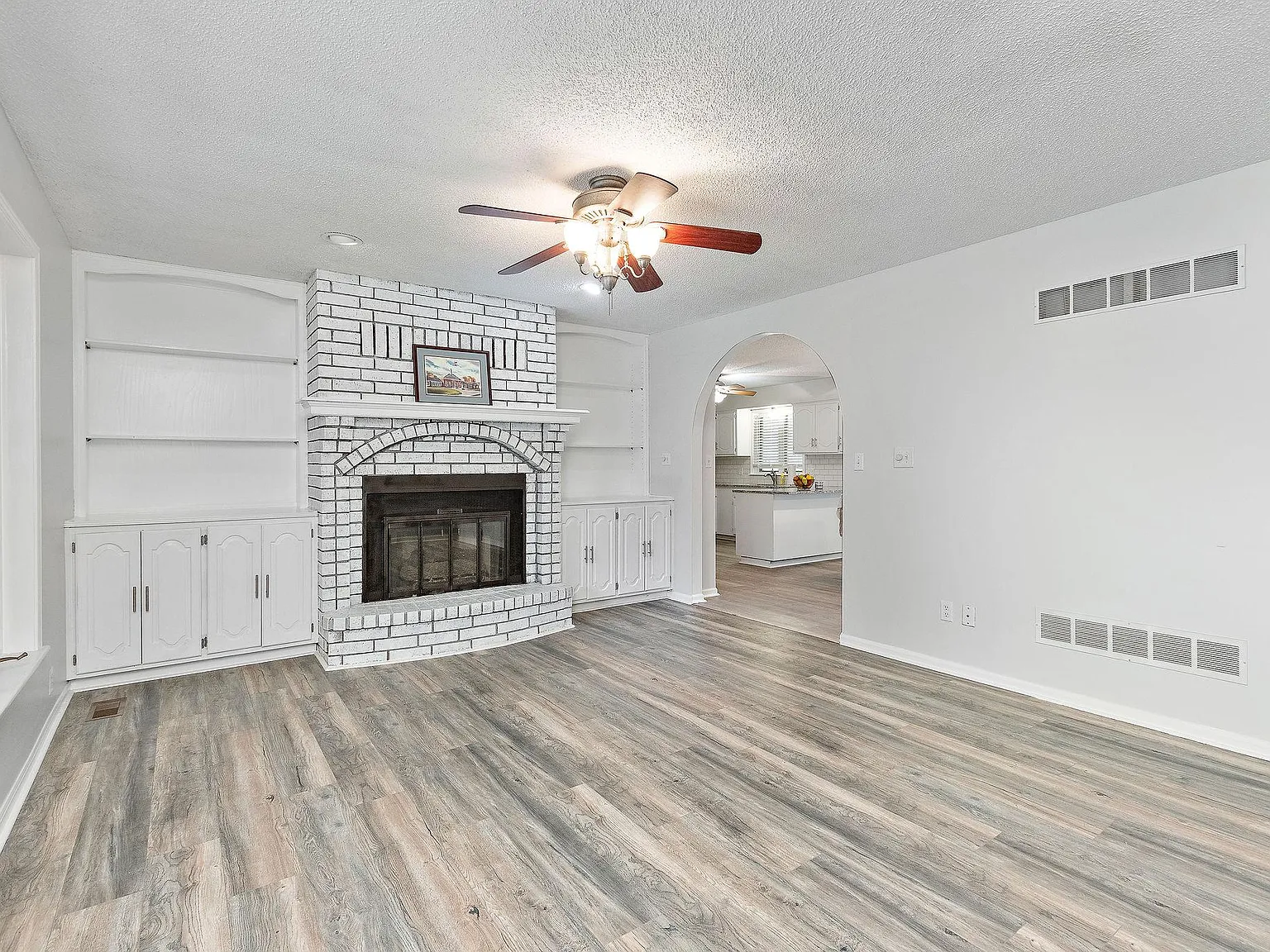 3 bed, 2.5 bath, $2,200 — Photo 3