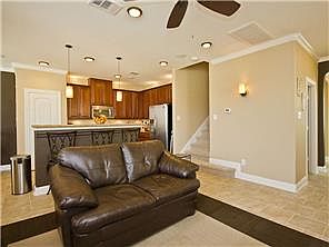 2nd image of 1833 Kirby Ln
