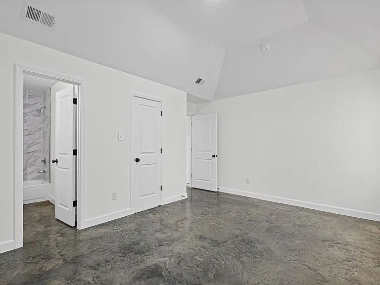 1061 N Avalon St — Photo 12