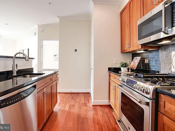 4th image of 1220 N Fillmore St Penthouse 11