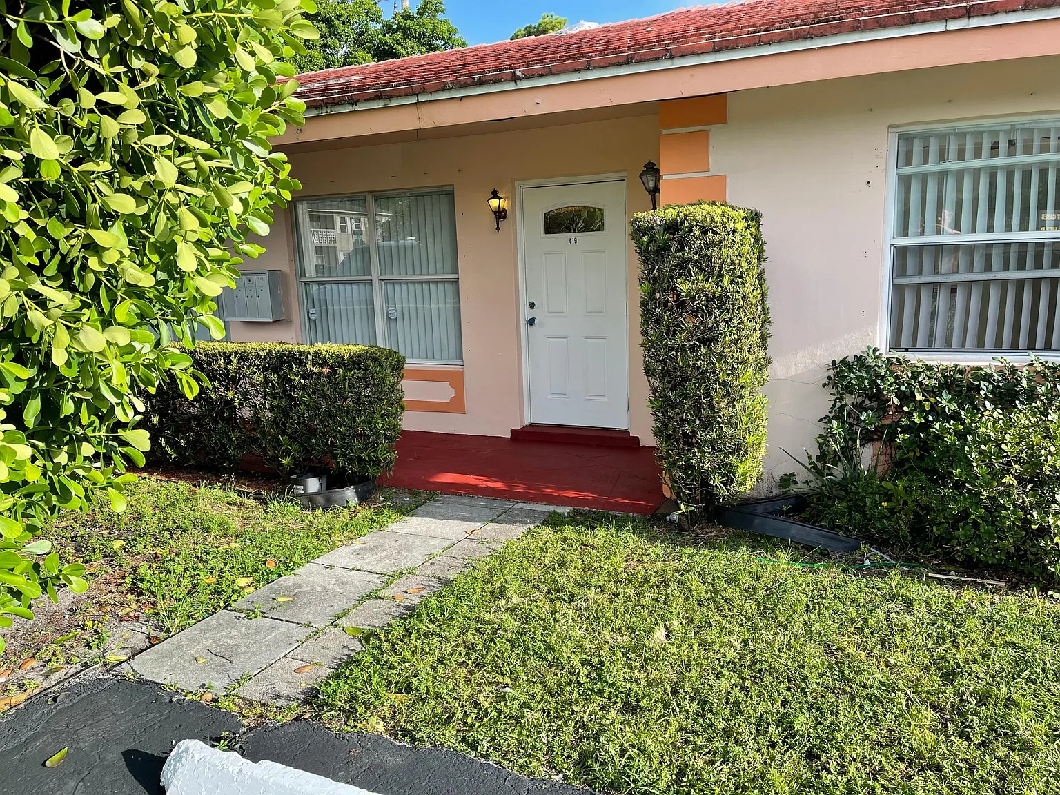 419 SW 15th St — Photo 2
