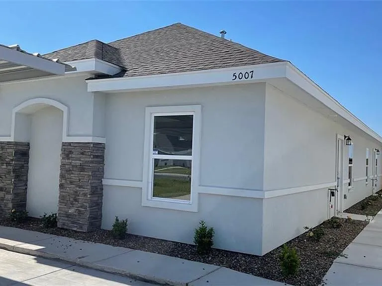 5007 N Winona Dr #3 — Photo 1