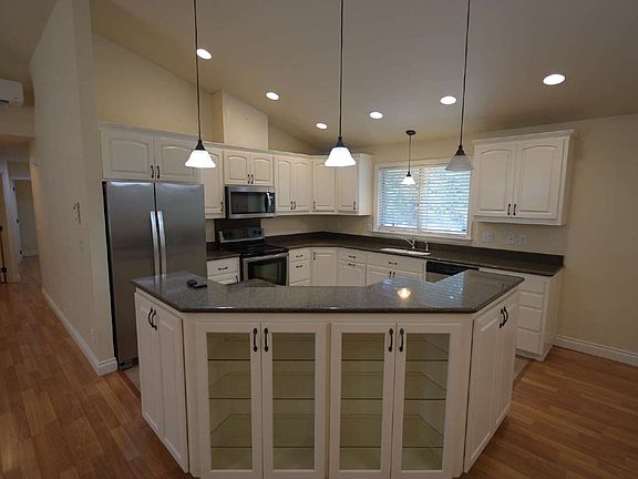 4th image of 163 E Cobblestone Ln