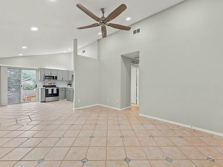 1015 E Yager Ln #158 — Photo 8
