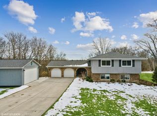 5N875 Millstone Dr, Saint Charles, IL 60175