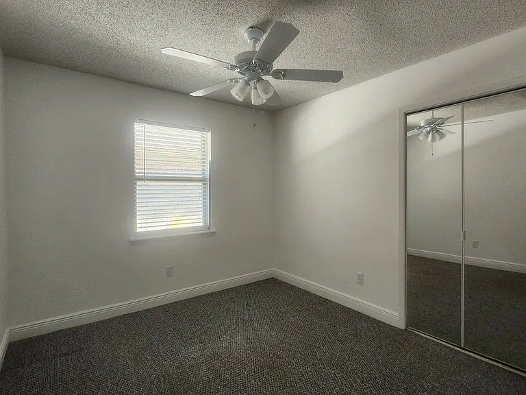 206 Canberra Ct — Photo 7