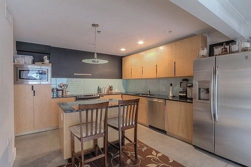 4th image of 2120 Wyandotte St APT 4