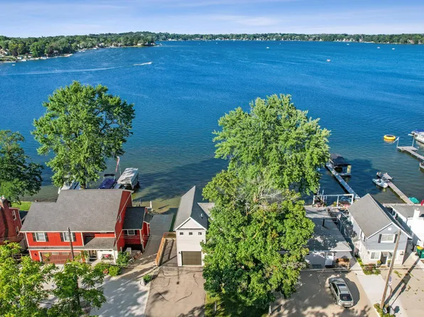 9638 Main St, Whitmore Lake, MI 48189