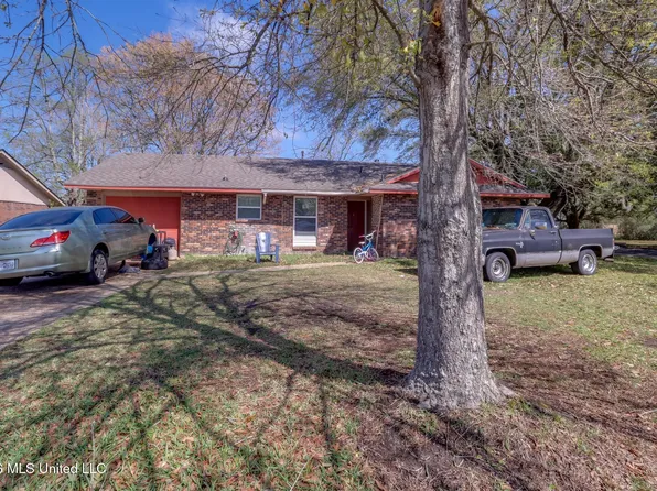 2627 W Angela Cir, Gulfport, MS 39503