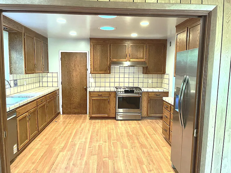 124 Lester Ln — Photo 4