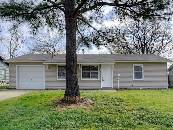 900 Aransas Dr, Euless, TX 76039