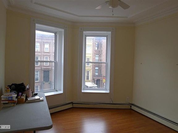 4th image of 172 Halsey St APT 3