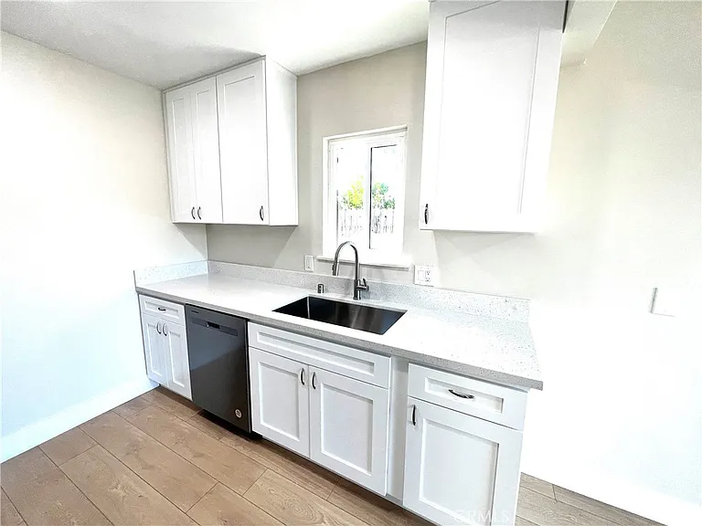 320 S El Camino Real #A — Photo 8