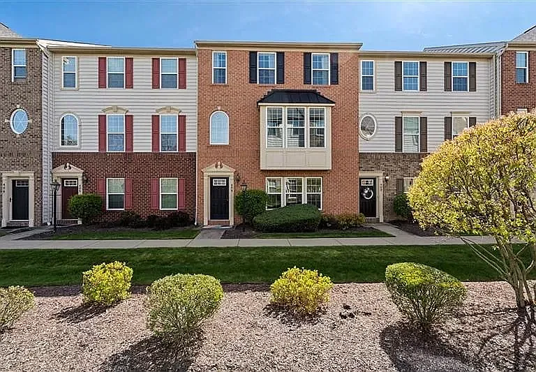 3 bed, 2150 sqft, $2,700 — Photo 1