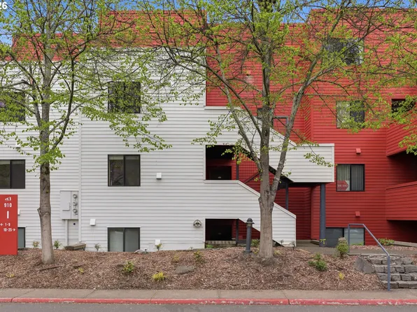 910 NW Naito Pkwy APT I12, Portland, OR 97209