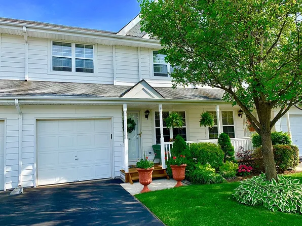10 Clubhouse Cir, Central Islip, NY 11722