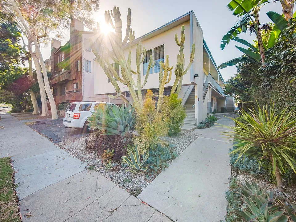 12811 Caswell Ave