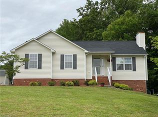 4017 Sundance Dr, Walnut Cove, NC 27052