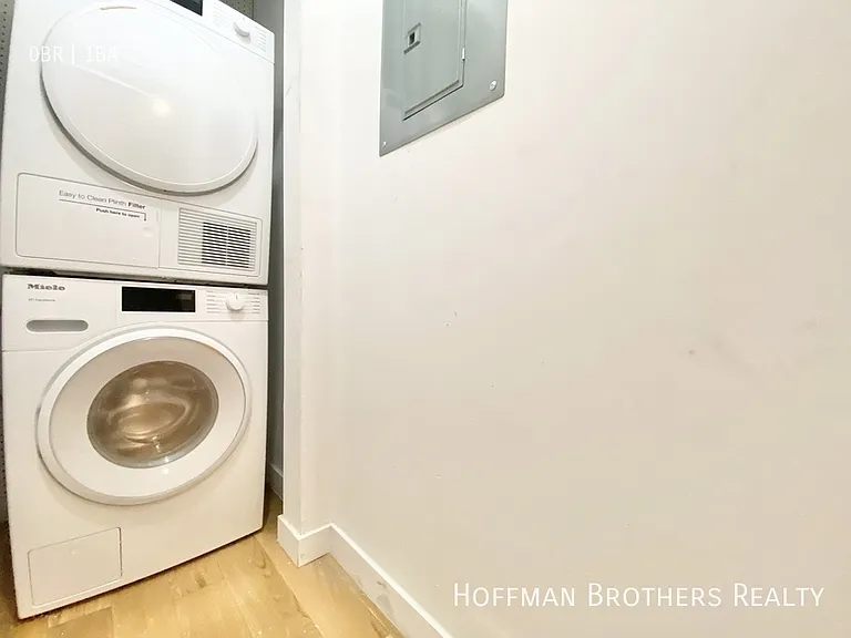1001 Hyperion Ave #107 — Photo 4