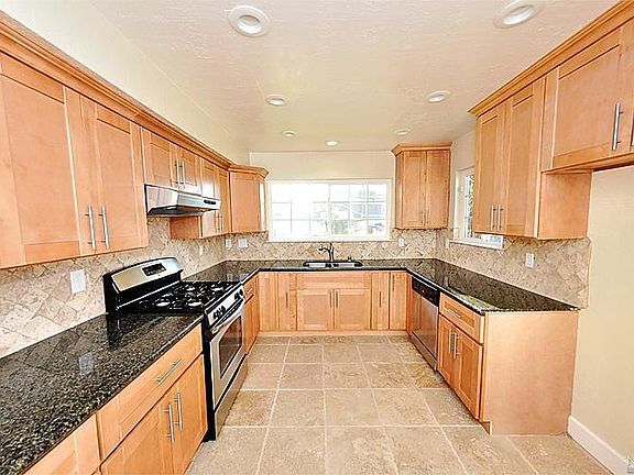 5th image of 91 Emerald Cir