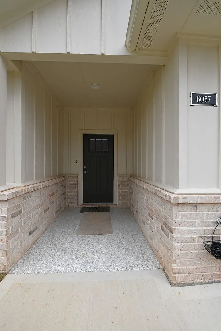Hamilton Meadows Gated Community! Lovely, Modern 2 Bedroom, 2 Bath Home w/Garage — Photo 4