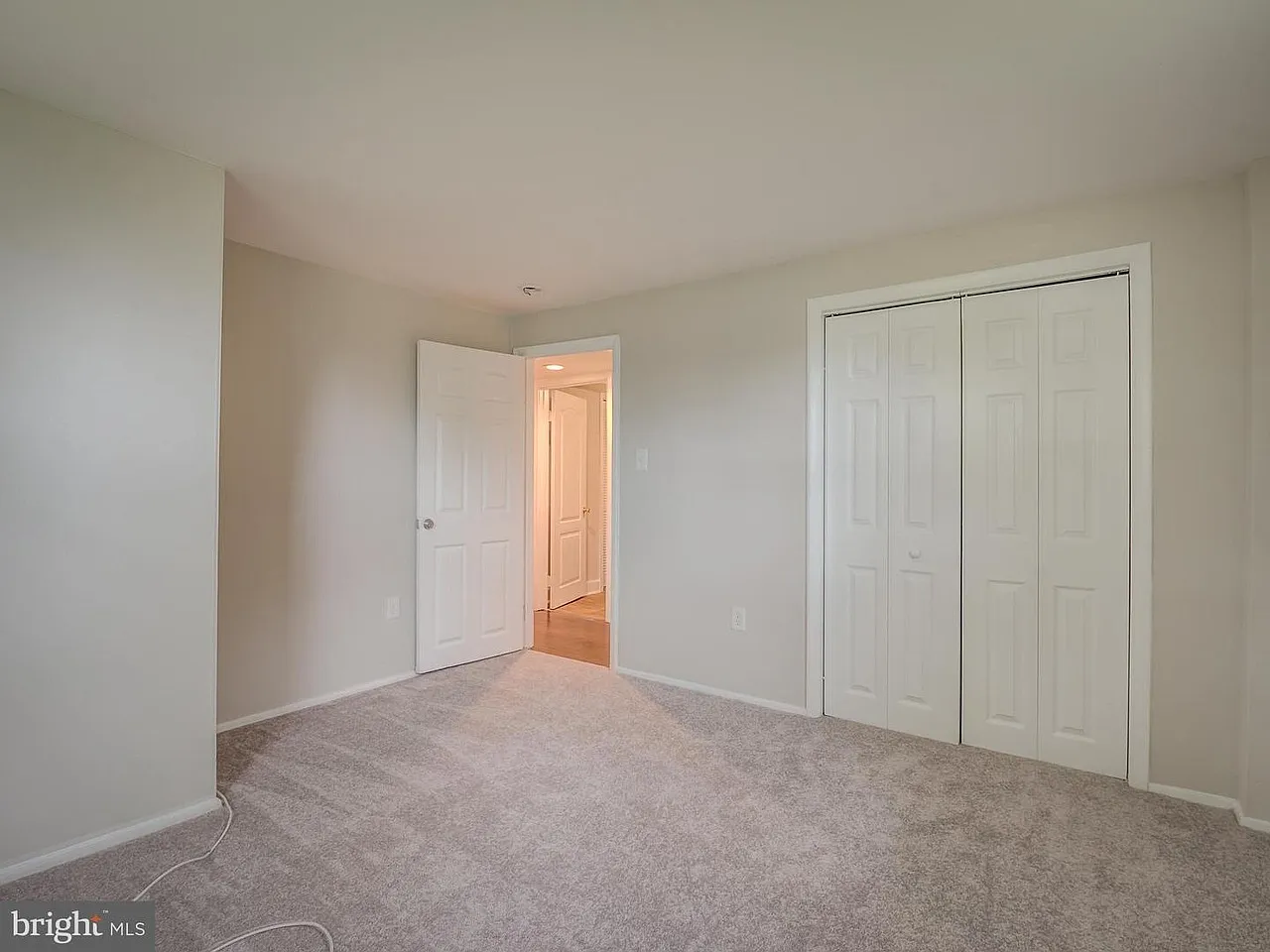 2 bed, 1000 sqft, $1,600 — Photo 2