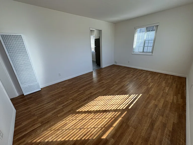 5062.5 Santa Monica Ave #5062.5 — Photo 6