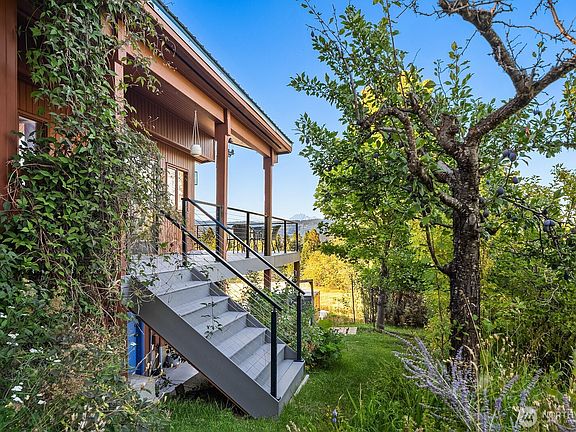 3rd image of 220 Big House Road