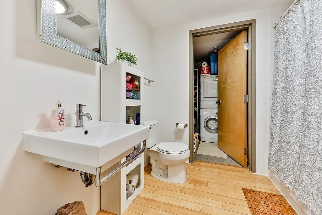 1 bed, 1251 sqft, $3,400 — Photo 4
