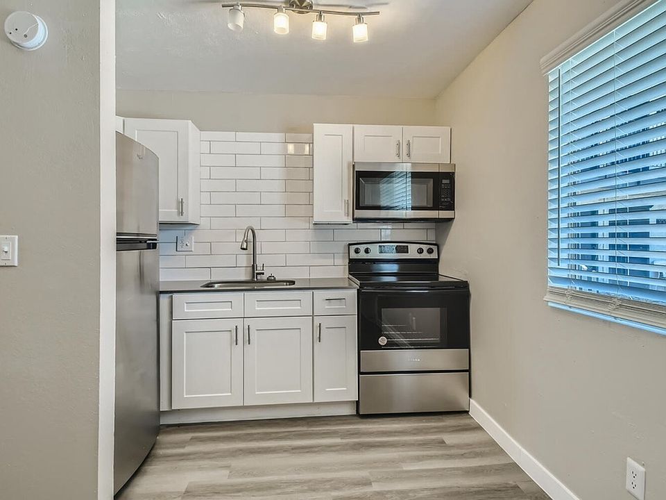 5902 W Royal Palm Rd Glendale-large-023-048-Kitchen-1500x1000-72dpi Large