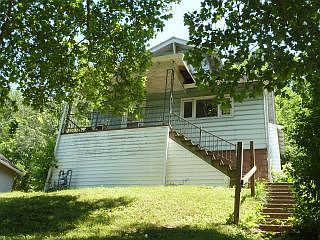 2nd image of 917 Bennett St