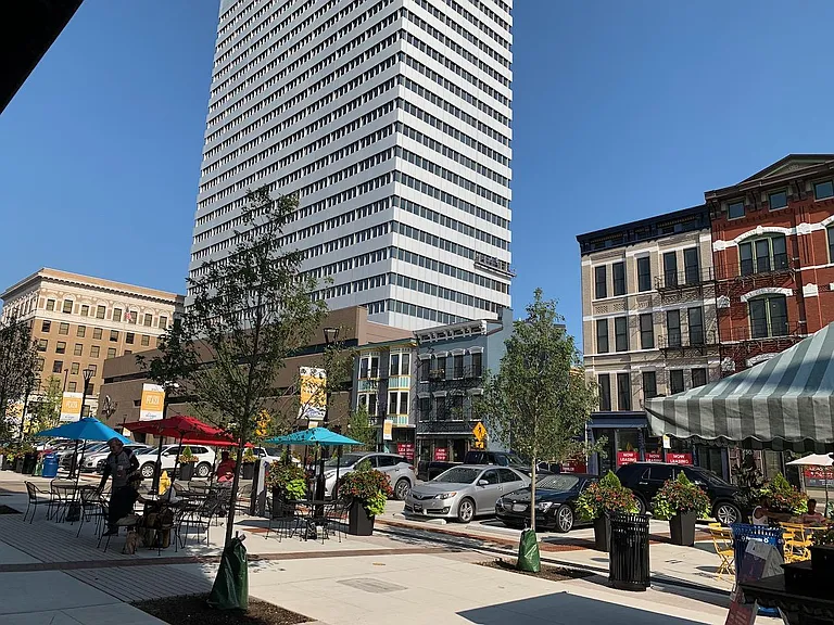 Near Kroger Headquarter, restaurants and vendors - convenient location