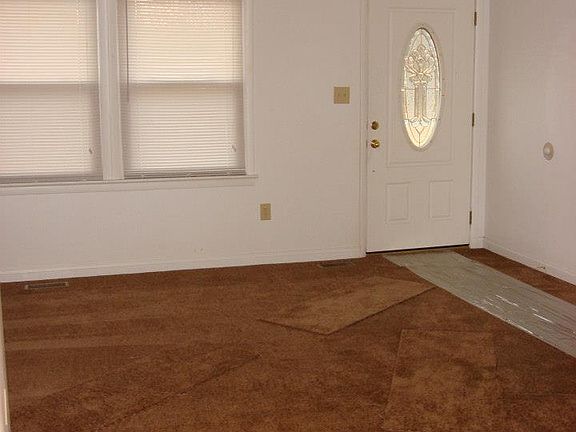 Living Room w/new carpet