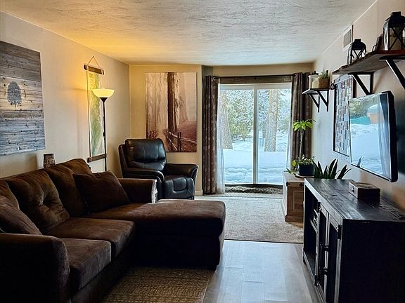 3rd image of 176 Maple Ave APT 4-6