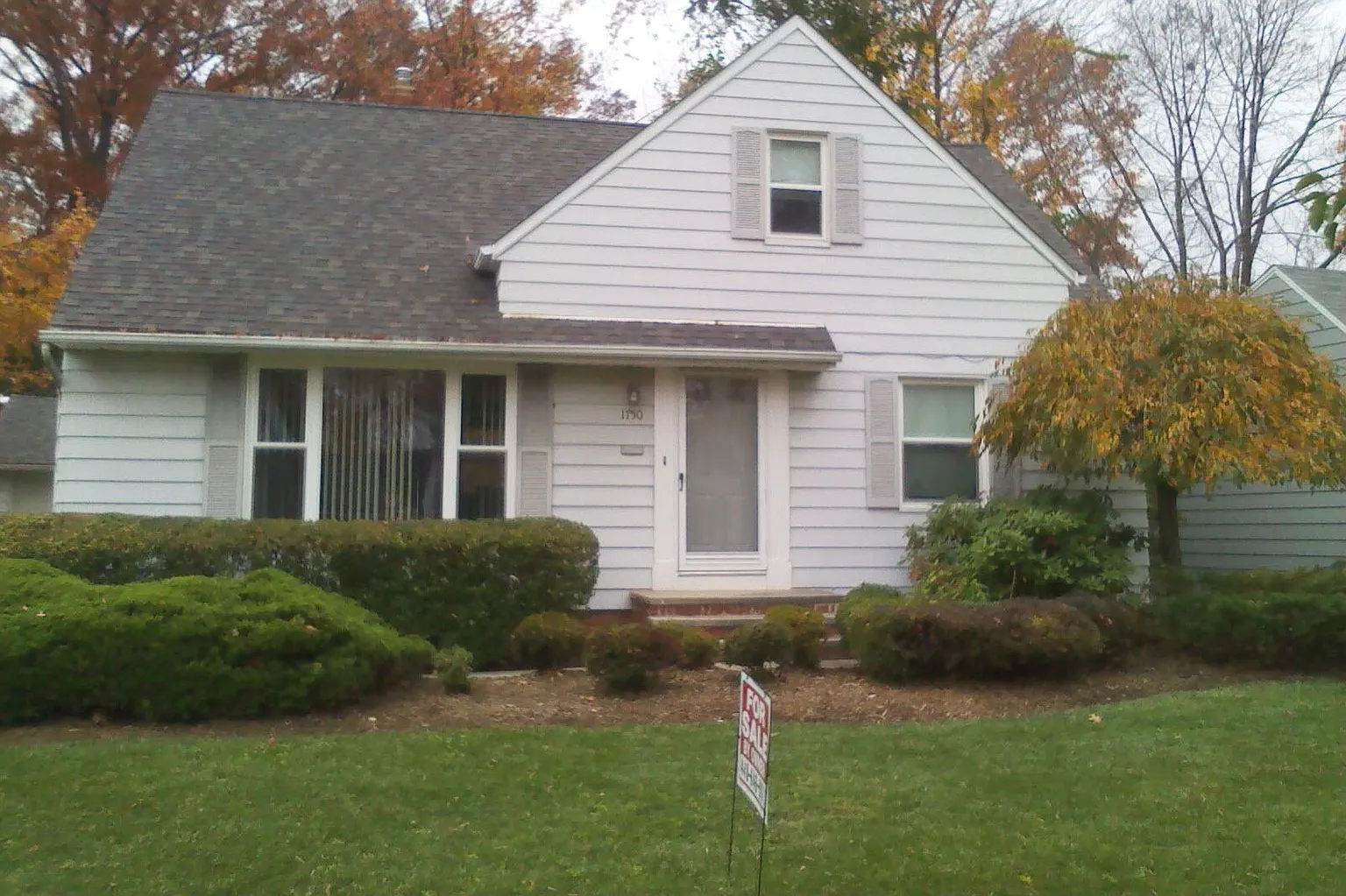 1750 Hawthorne Dr photo 1