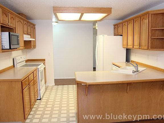 4th image of 4918 NE 131st Ct