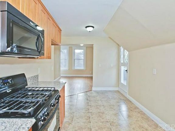 3rd image of 364 E Pearl St