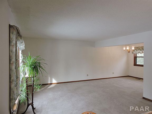 3rd image of 806 Briarwood Dr