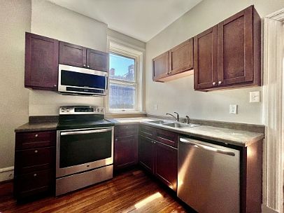 3rd image of 2809 Miami St Floor 1