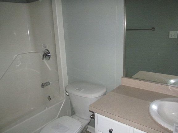 2nd image of 514 Twin Creeks Dr