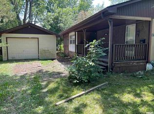 819 W Madison St, Girard, IL 62640