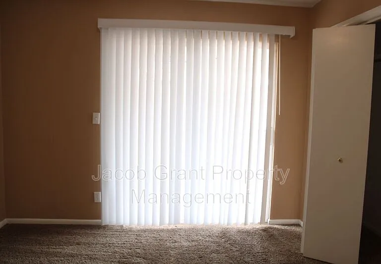 2215 Gail Dr — Photo 12