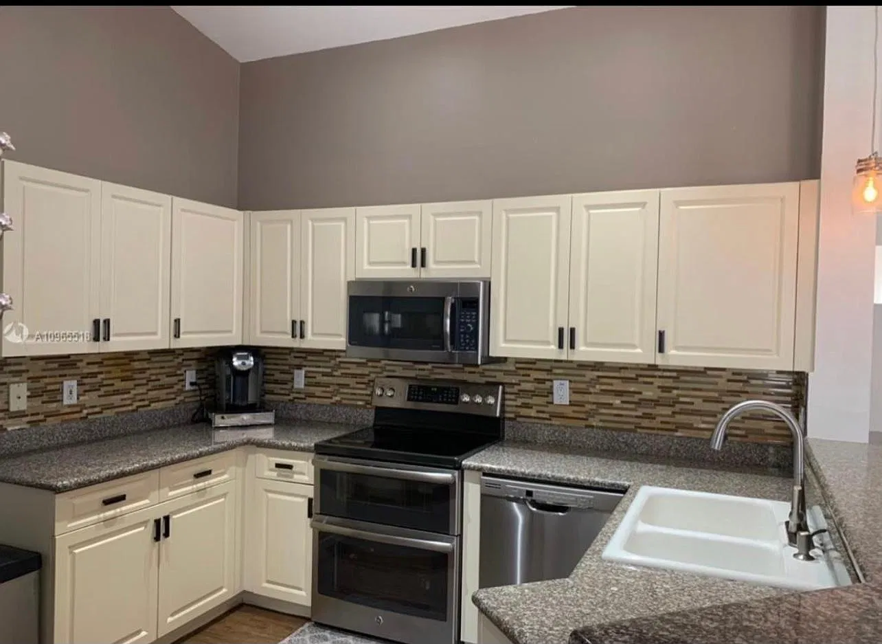 1549 Salerno Cir — Photo 3