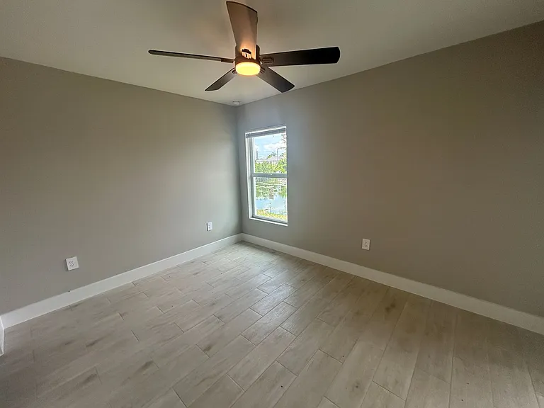 2524 NE 1st Pl — Photo 14