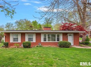 303 W Lincoln Ave, Petersburg, IL 62675