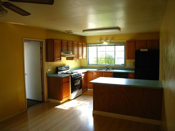 4th image of 1425 Hendola Dr NE
