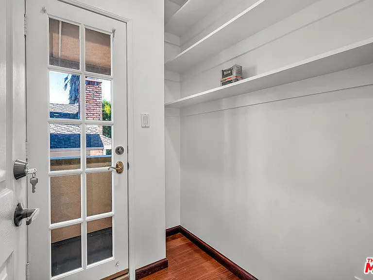 10810 Rochester Ave — Photo 22