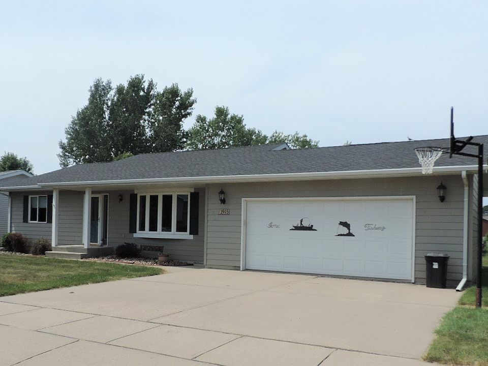 1st image of 2905 Lakeview Dr