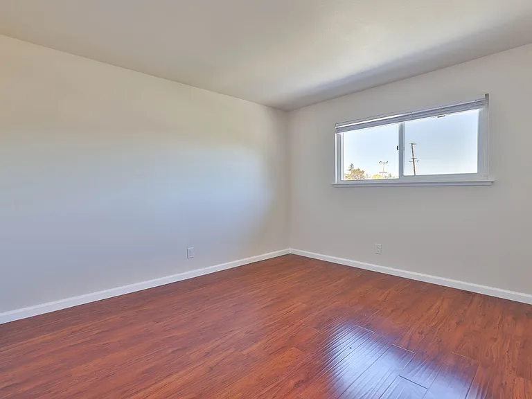 1329 Essex Way — Photo 10