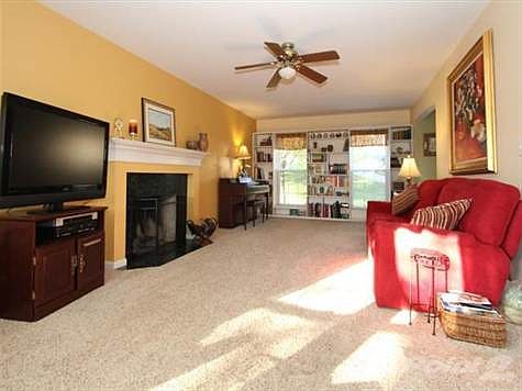 4th image of 12 Yellowwood Ct